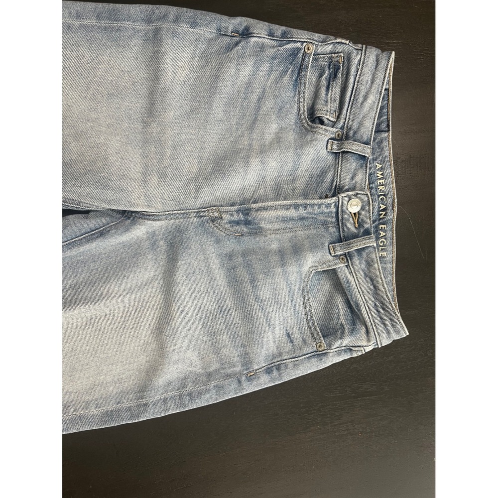 American Eagle Outfitters‎ Women's Size 2 Mom Jeans Light Wash Stretch Jeans - Picture 2 of 9